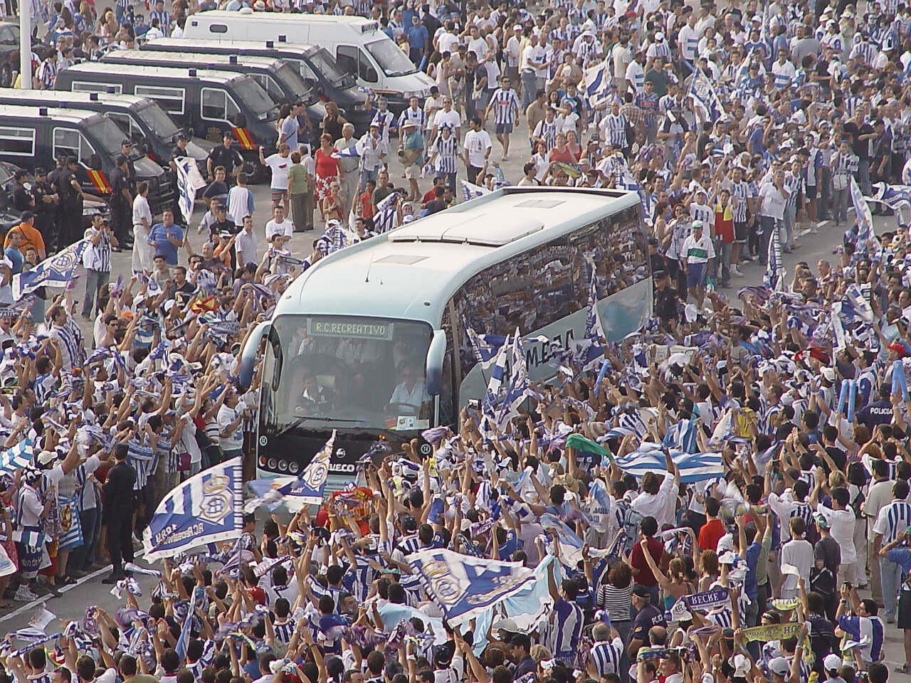Recibimiento al equipo en Elche para la final de Copa 2003